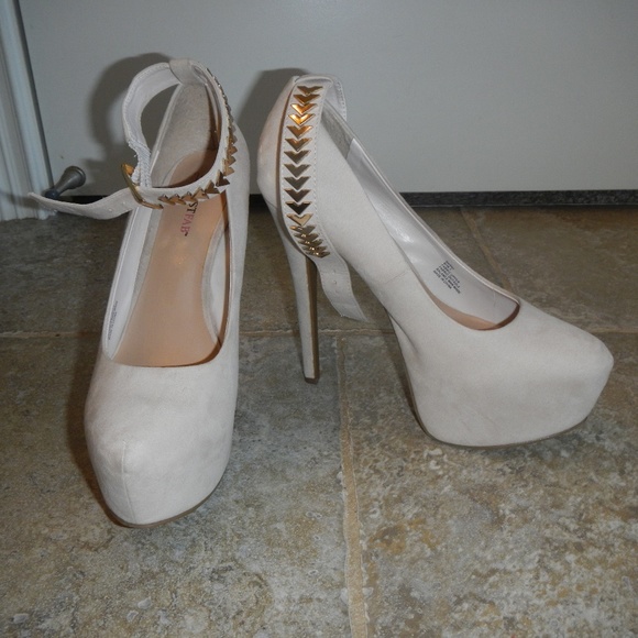 JustFab Shoes - JustFab Nude Suede heel